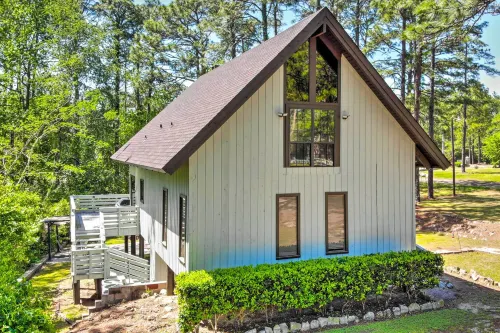 Brookeland Resort Cabin w/ Golf + Lake Access - Parkplatz