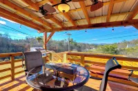 Marshall Studio w/ Loft, Hot Tub & Views! - parking