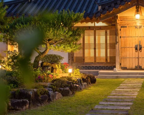 Gyeongju Wadamjung Hanok Pension Hotels near وولامجاي