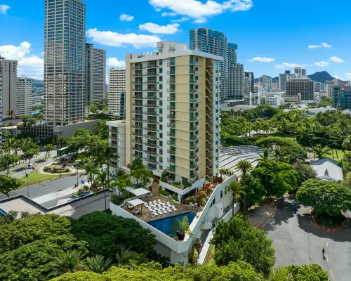Luana Waikiki Hotel & Suites Hotels near برج ألوها