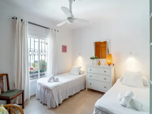 Holiday Home in Nerja with Sea Views & Pool - Bungalows