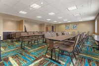 Comfort Inn & Suites Airport North - Airport Shuttle