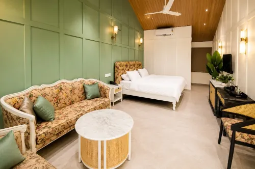 Casa Aura Resort Mount Abu - غرفة مطلة على الجبل