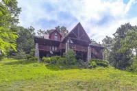 Game Room + Deck: Spacious Spruce Pine Retreat! - Homestays