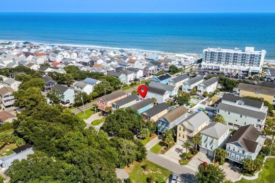 Barefoot Beach-Steps to Beach, Pool, Pet Friendly