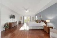 Bursting with Sunshine Pool S & G 5 Bedroom Home by Redawning - Balkoner