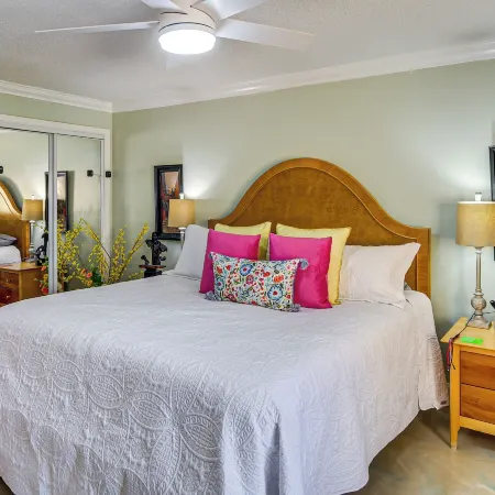 Waterfront Biloxi Condo: Gulf-View Balcony!