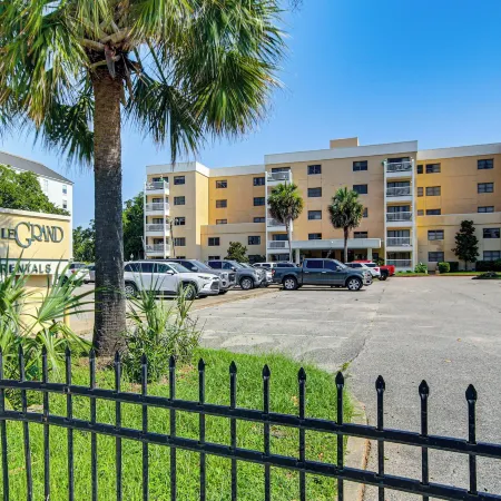Waterfront Biloxi Condo: Gulf-View Balcony!