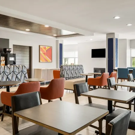 Holiday Inn Express & Suites ALTOONA-DES MOINES by IHG
