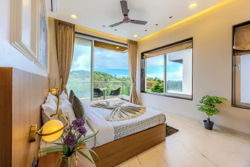 ELIVAAS RK Villa 4BHK Hideaway with Pool -  Casas de vacaciones