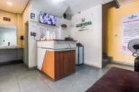 Urbanview Hotel Aloevera Pontianak - 2-Star