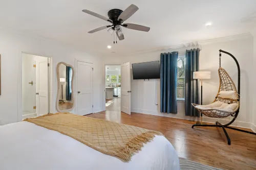 5BR Hot tub Pool Table Mins to Beale - Homestays