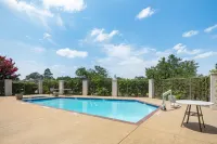 Best Western Plus Southpark Inn  Suites - Pools