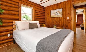 Walk to Beach - Close to Town - Pet Friendly Cabin