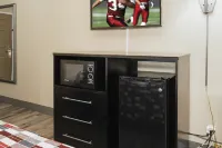 Red Roof Inn & Suites Macon - 2-Star