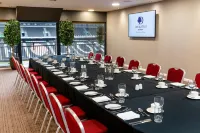 DoubleTree by Hilton Milton Keynes - Parkplatz