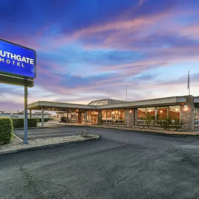 Southgate Motel Hotels near Umpherston Sinkhole / Balumbul