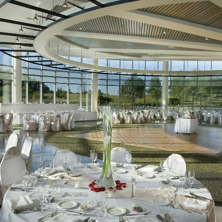 DoubleTree Suites by Hilton & Conference Center Chicago - Downers Grove
