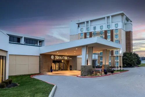 DoubleTree by Hilton Hotel Cincinnati Airport - Pool