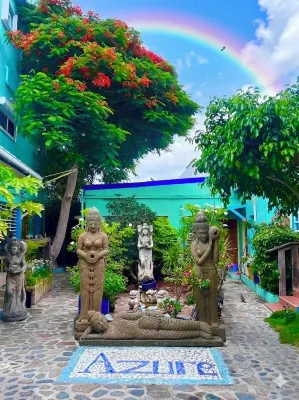 Azure Hotel and Art Studio - parking