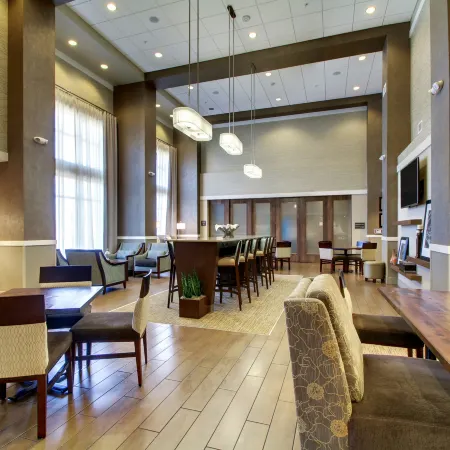 Hampton Inn & Suites Milwaukee West