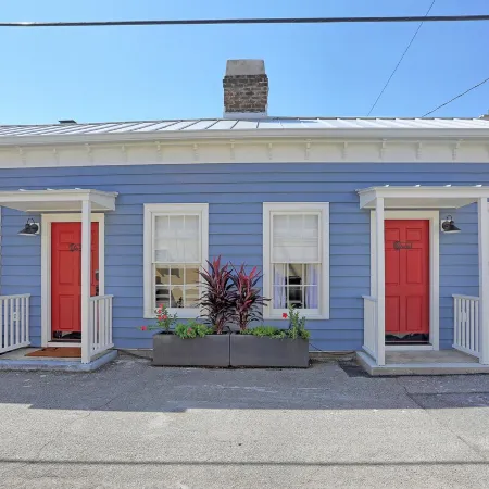 Historic Apt near river street and Broughton