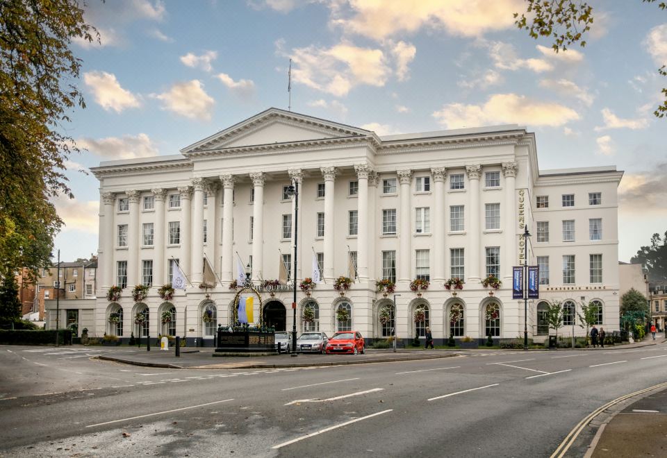 Queens Hotel Cheltenham - Housity