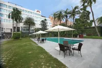 Hotel Maurya - Pools