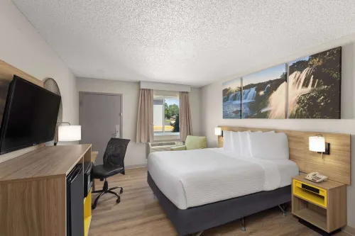 Days Inn by Wyndham Carthage - Pet friendly