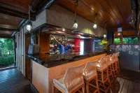 Savasi Island Resort - bar