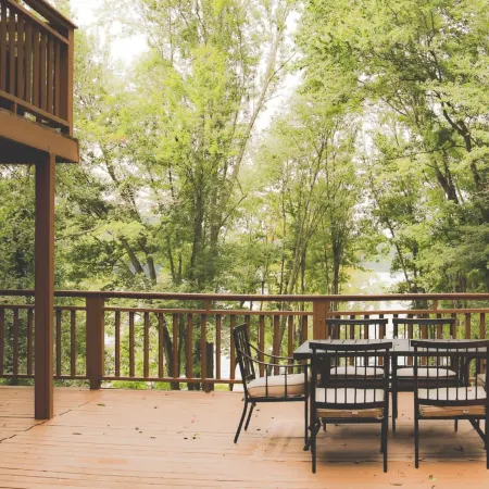 Waterfront Lake Views Villa With Hot tub in Hocking Hills
