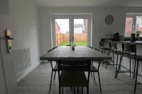 The Haven – Modern 4-Bed Home with Garden - Pensions