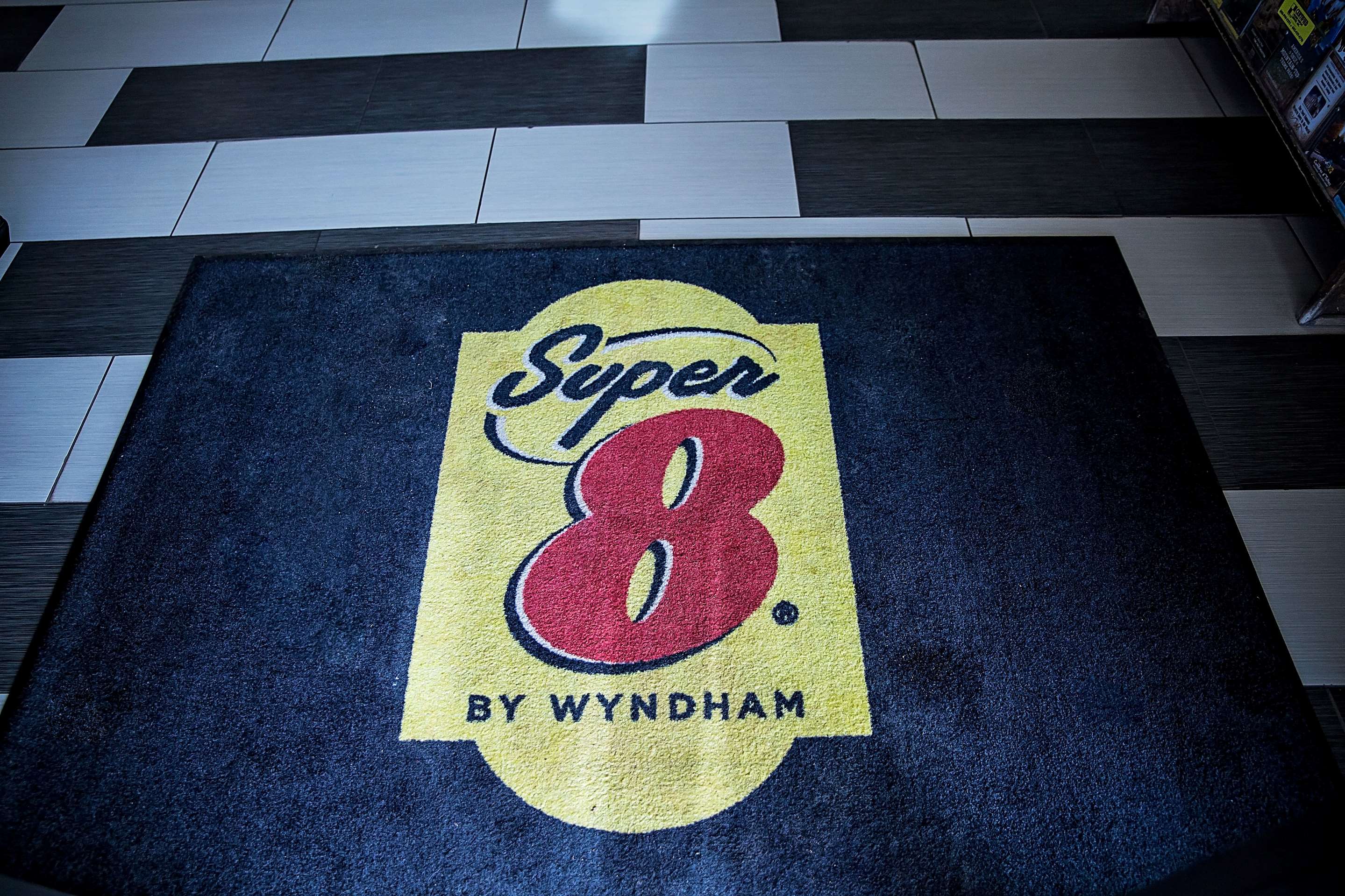 Super 8 by Wyndham Holbrook