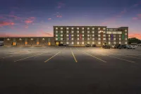 AmericInn & Suites By Wyndham Baraboo Event Center Hotels in Baraboo