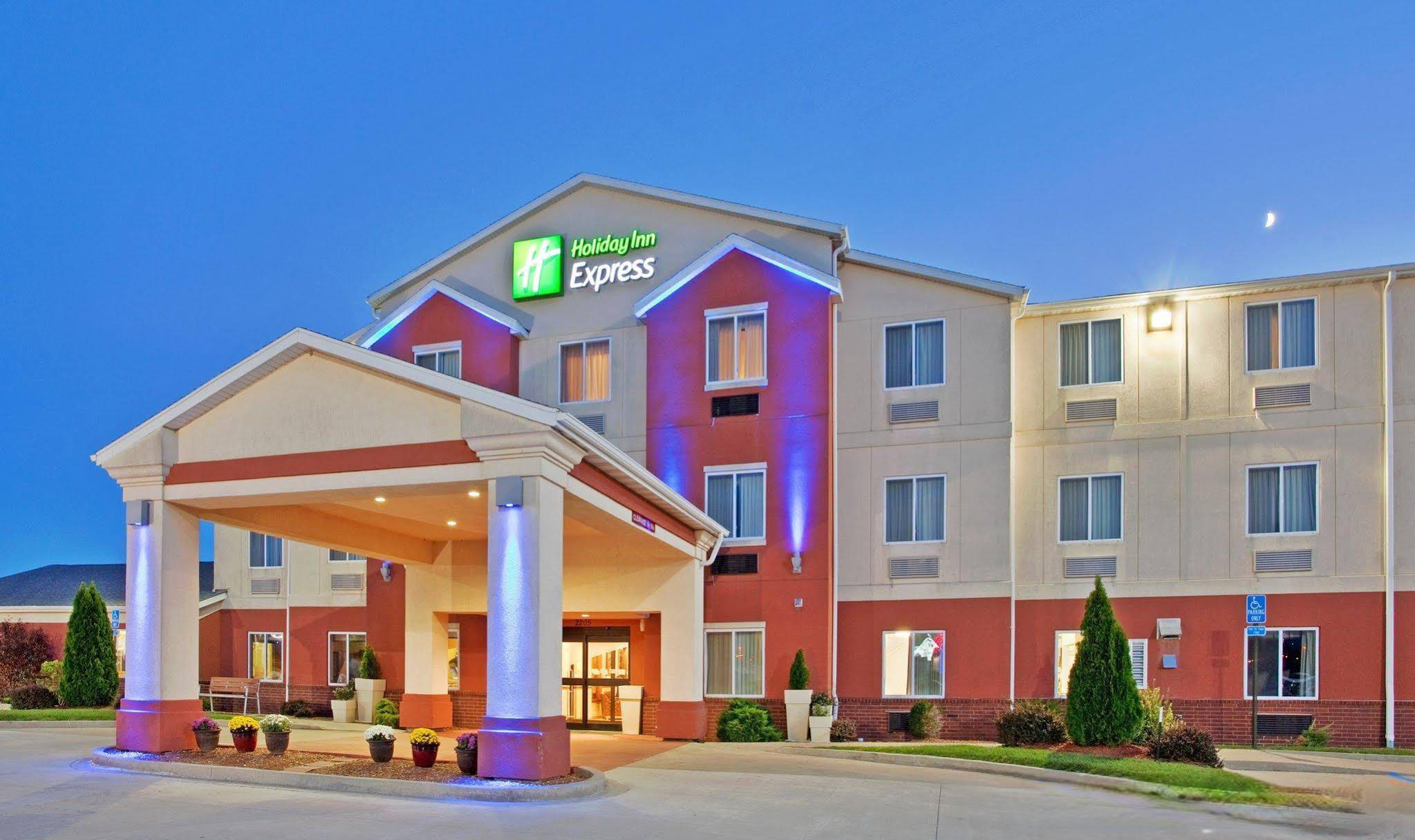 HOLIDAY INN EXPRESS FULTON