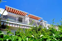 Apartments Ante Hotels near Banje Beach