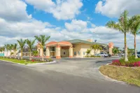Baymont by Wyndham Punta Gorda/Port Charlotte - parking