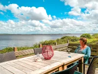 6 Pers. Lauwersmeer Waterfront, Full Equipped and Modern House Hotels in Anjum