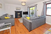 Ideal for Alton Towers, Staffordshire and the Peak District