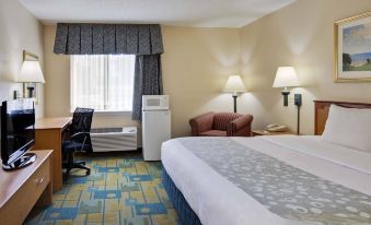 La Quinta Inn & Suites by Wyndham Tampa Fairgrounds - Casino