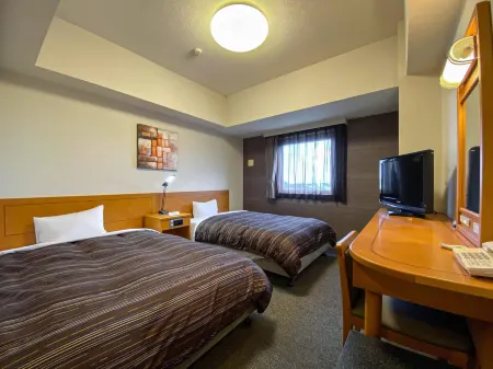 Hotel Route-Inn Tsubamesanjo Ekimae Отели рядом со станцией JR Tsubame-Sanjo station