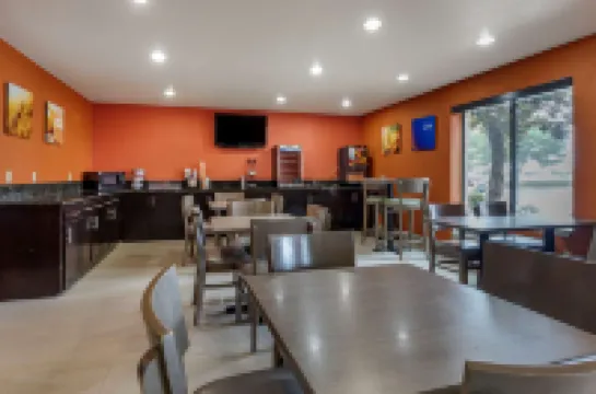 Comfort Inn & Suites Mansfield Hotels in Mansfield