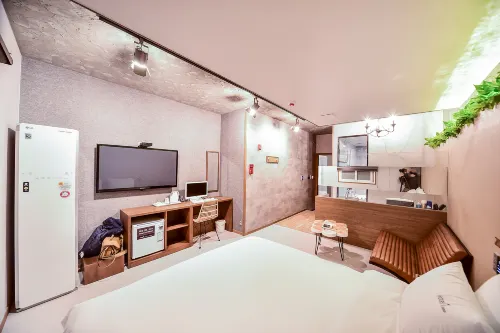 Hotel One at Jukdo Market in Pohang - Motels