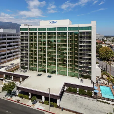 Hilton Pasadena Отели рядом с достопримечательностью «Конгресс-центр Пасадены»