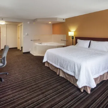 Hampton Inn & Suites by Hilton Toronto Airport