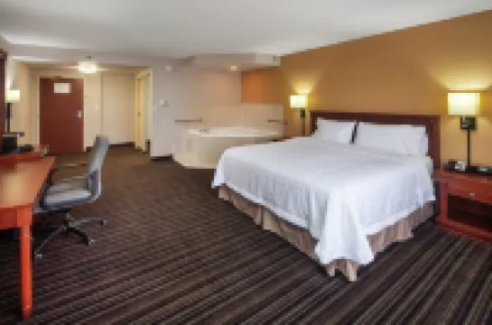 Hampton Inn & Suites by Hilton Toronto Airport