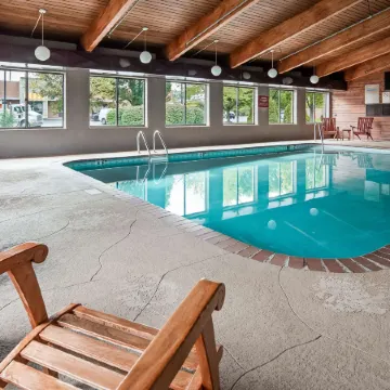 Best Western Plus North Canton Inn  Suites