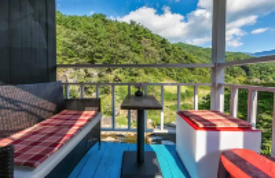 Hadong Cloud Hill Pension