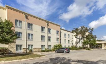 Comfort Suites Medical Center Near Six Flags