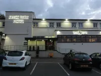 Kings Park Hotel Hotels near Busby Parish Church